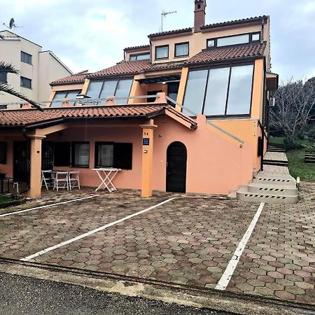 Apartmani Delas Pjescana Uvala Exterior photo