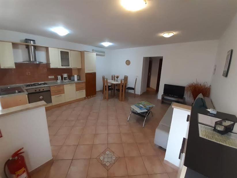 Apartmani Delas Pjescana Uvala Exterior photo
